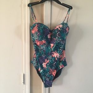 Large old navy one piece swimsuit